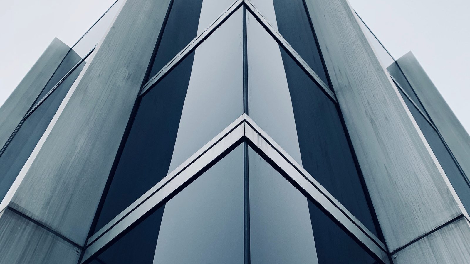 Modern office building in glass and steel — a typical setting for groups that apply IFRS 16